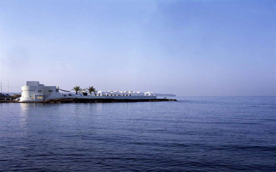 Pequeña península con vistas al mar